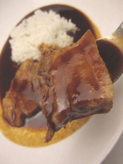 フレンチシェフがフォンドボーから作るイベリコ豚煮込みカレー(辛口)