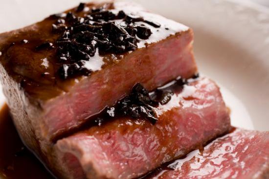 A5ランクのサーロインのローストビ―フ　トリュフソ−ス